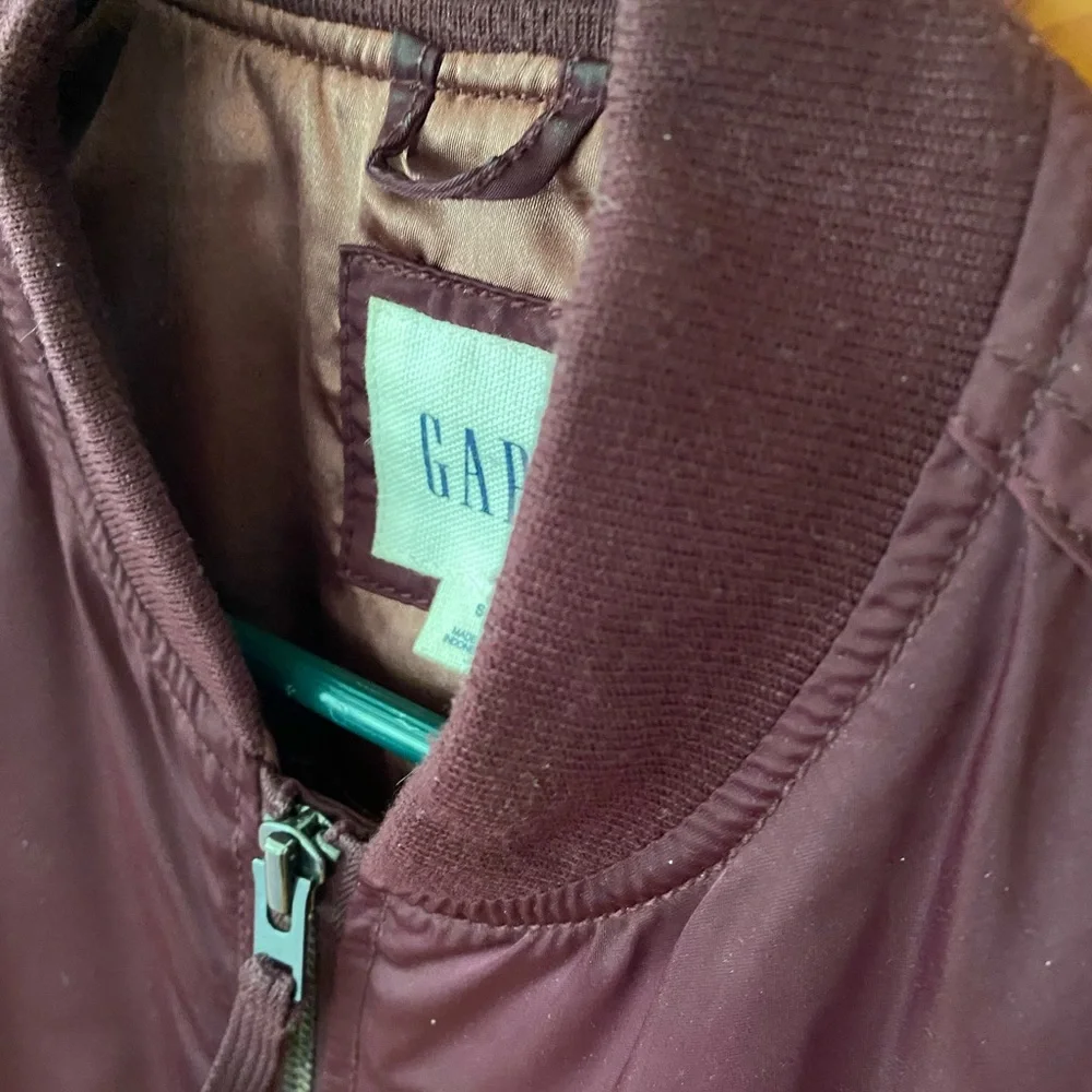 Gap Woman’s Bomber Jacket . Size Small . Burgundy color. - Picture 12 of 14